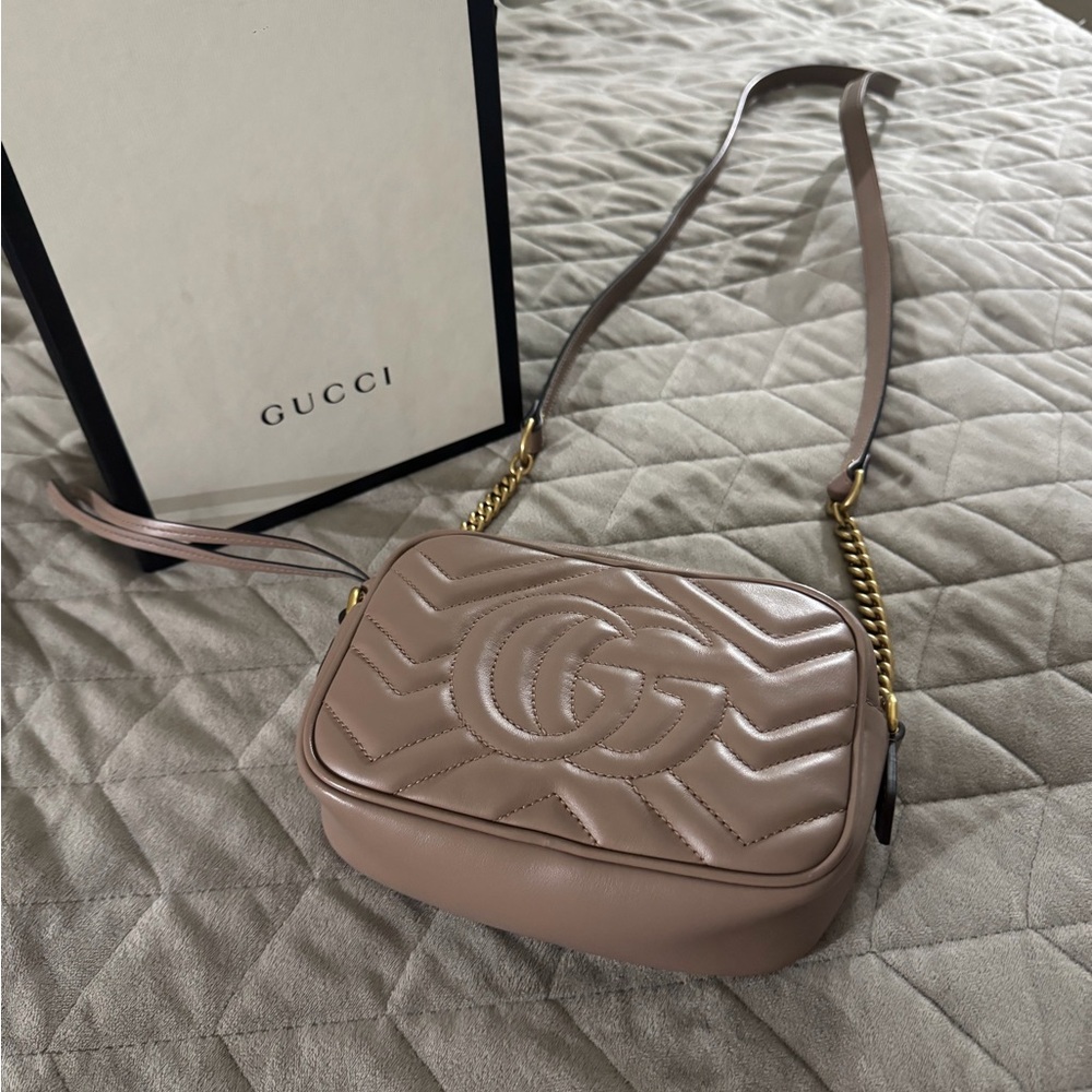 Gucci Women's Leather Crossbody Bag barely used like new with receipt.